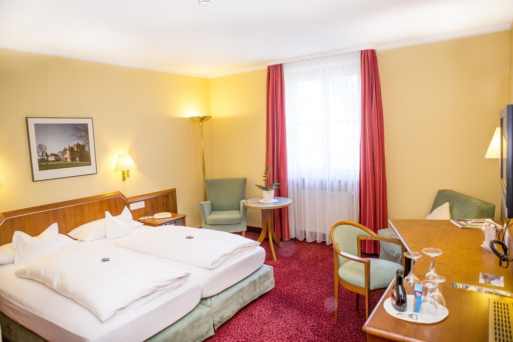 Hotel Weisses Lamm Файтсгехгайм Екстер'єр фото
