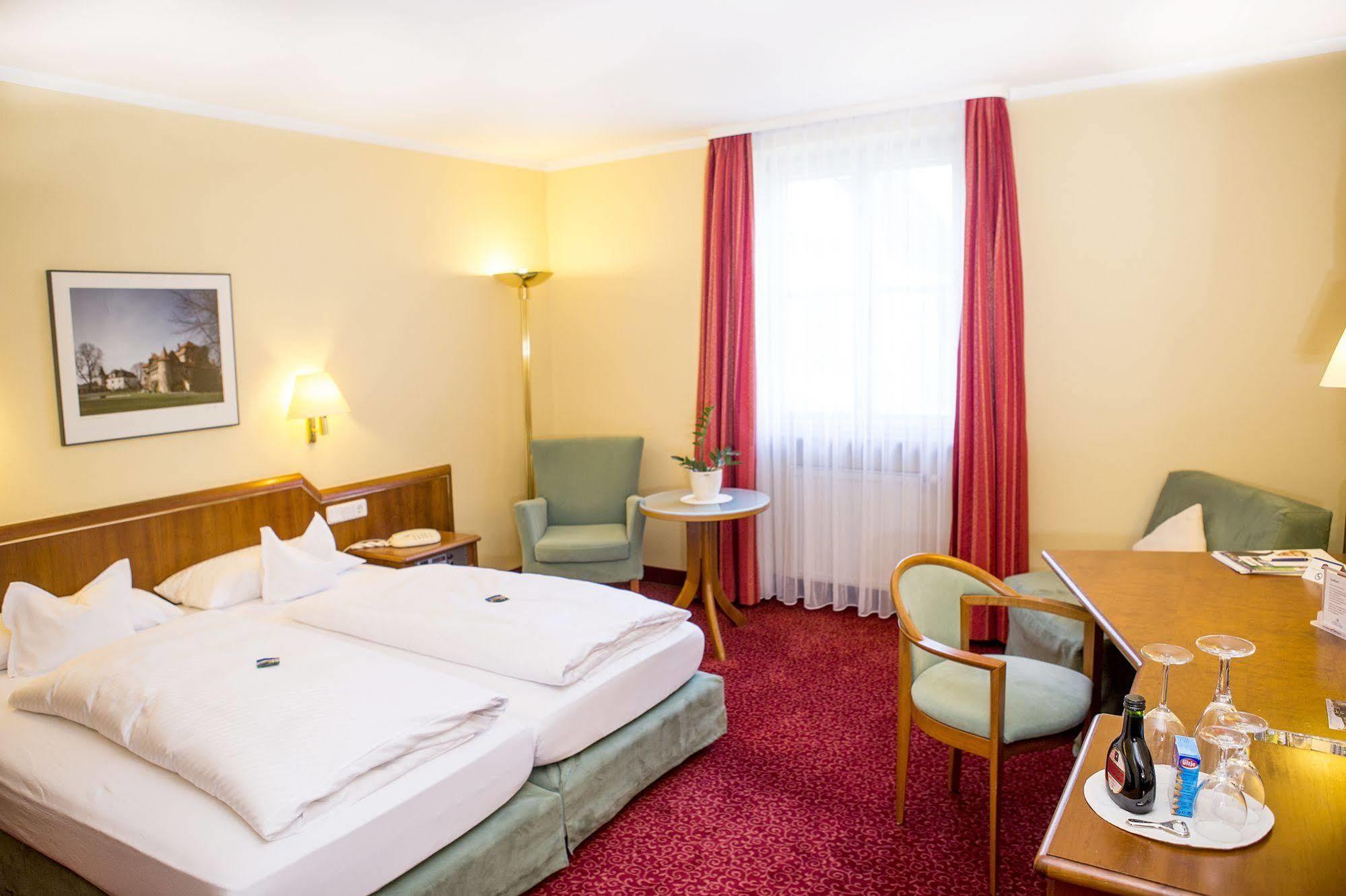 Hotel Weisses Lamm Файтсгехгайм Екстер'єр фото